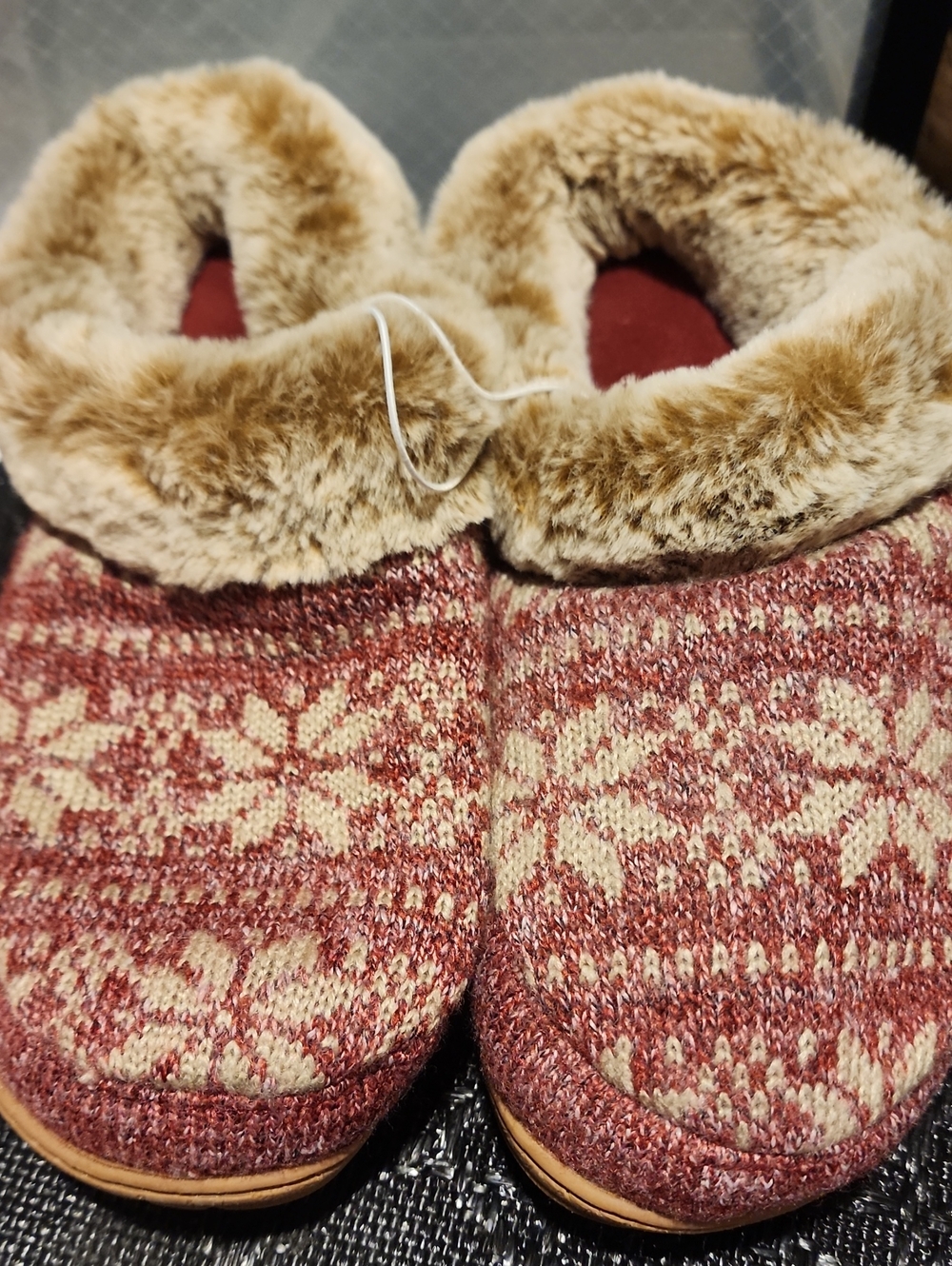 Cozy Red Patterned Faux-Fur Lined Slippers
